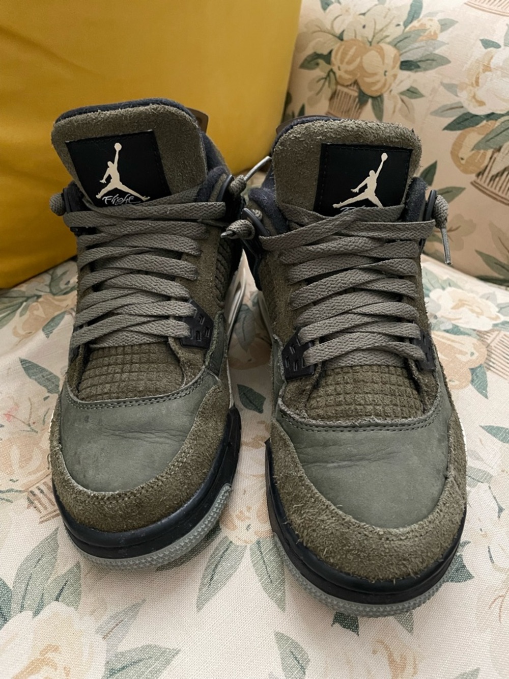 Jordan Retro 4  Olive Green Sneakers size 7.5